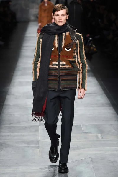 Look 25